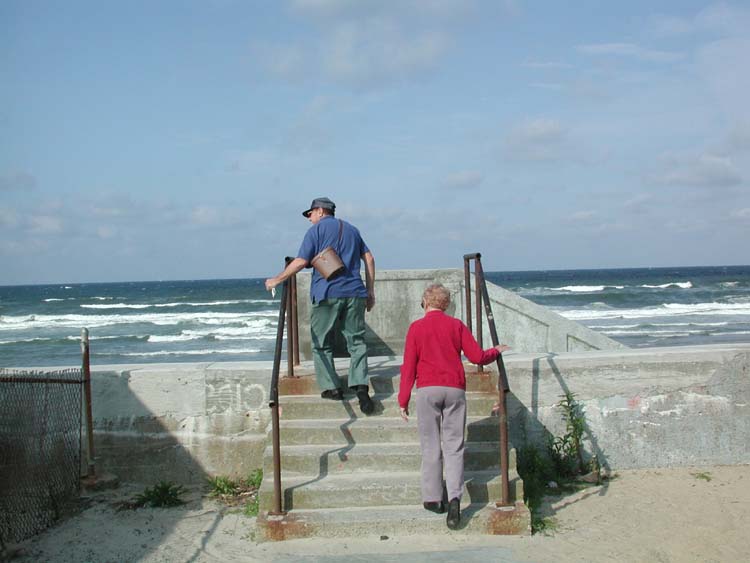 Mom and Dad on Beach Steps.jpg 49.6K